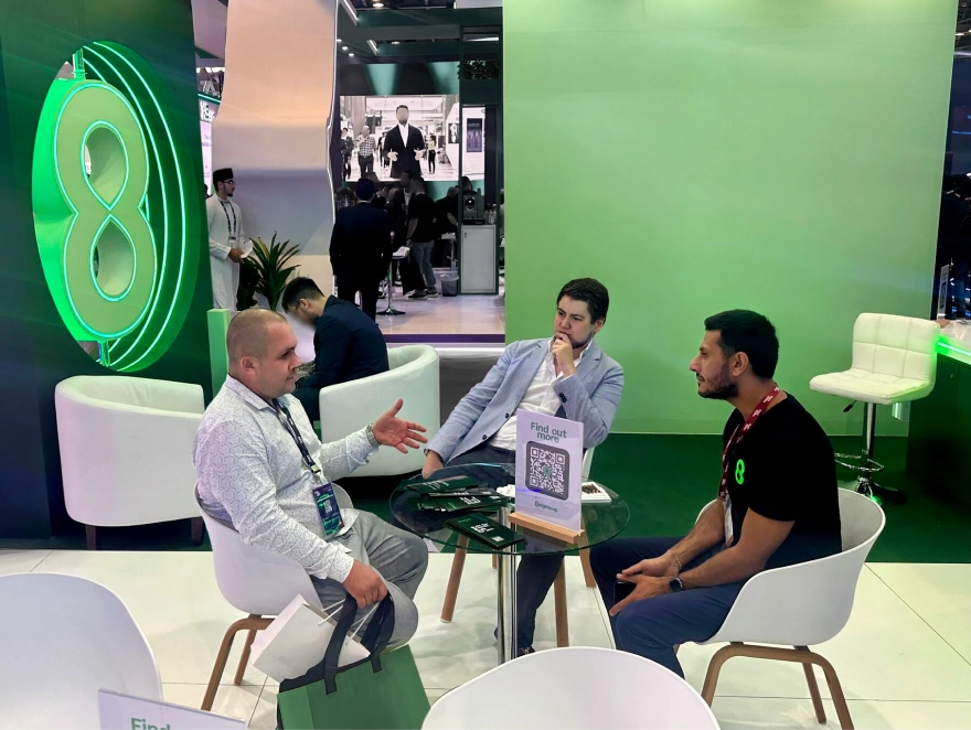 CONTENT-FEATURE-BOOTH-TABLE