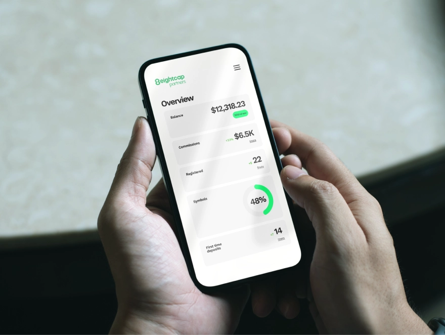 CONTENT-FEATURE-PHONE-IN-HAND
